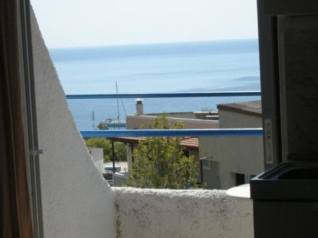 Efrosyni Apartments Agia Marina  Екстер'єр фото